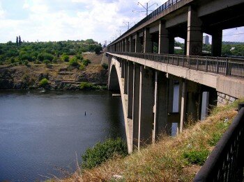 Вид на мост Преображенского со стороны Бабурки.