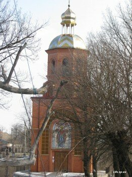 Малый Свято-Покровский храм возле семисотлетнего дуба.