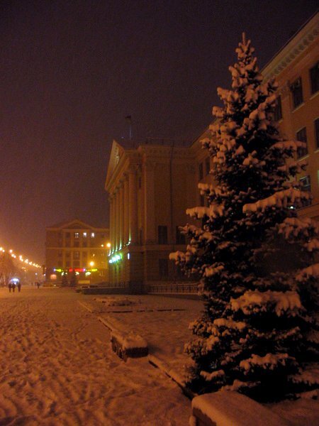 Зима в ночном городе.