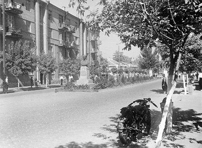 Открытка 1939 г. Улица Карла Либкнехта (теперь это часть проспекта от Транспортной площади до площади Пушкина).
