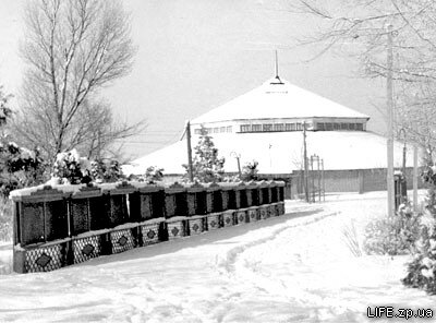 1964 год. Цирк в Парке металлургов укрыт снегом.