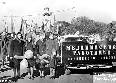 1968 год. На демонстрации - медики Ленинского района.