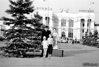 1968 год. Если присмотреться, на фасаде можно увидеть олимпийские кольца (в тот год проходила Олимпиада в Мехико).
