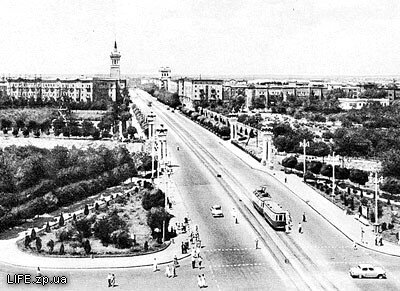 50-е годы. Проспект Ленина между улицей 12 Апреля (тогда Стадионной) и проспектом Металлургов.