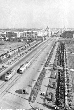 Пустой проспект Ленина в первой половине 50-х годов.