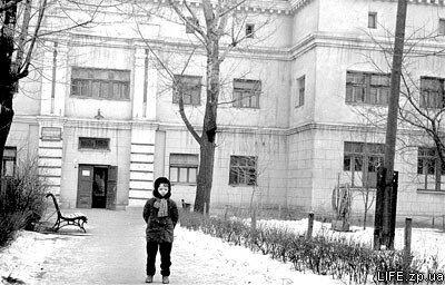 1960 год. Роддом №2 на улице Богдана Хмельницкого (сейчас здесь находится областной центр профилактики и борьбы со СПИДом).