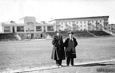 1958 год. На футбольном поле стадиона «Металлург».