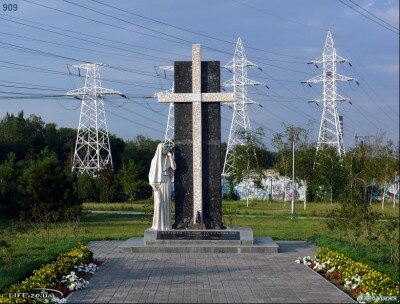 Памятник жертвам голода и сталинизма