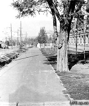 Начало 60-х годов. Улица Панфиловцев (вид со стороны улицы Правды в сторону проспекта Ленина).