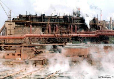 Запорожские сталевары варят сталь