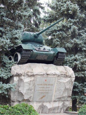 Танк Т-34 - памятник героям-танкистам