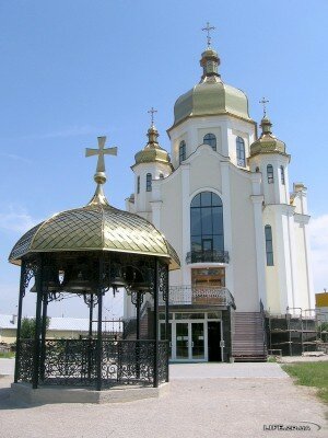 Звонница и храм Св. Николая