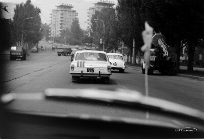 Проспект Ленина 23.05.1980 года, пятница, а автомобилей очень мало.