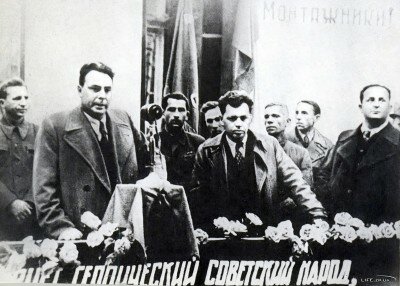 Л.И. Брежнев выступает на митинге в честь пуска домны №3, «Комсомолка» на заводе «Запорожсталь», 1947 год