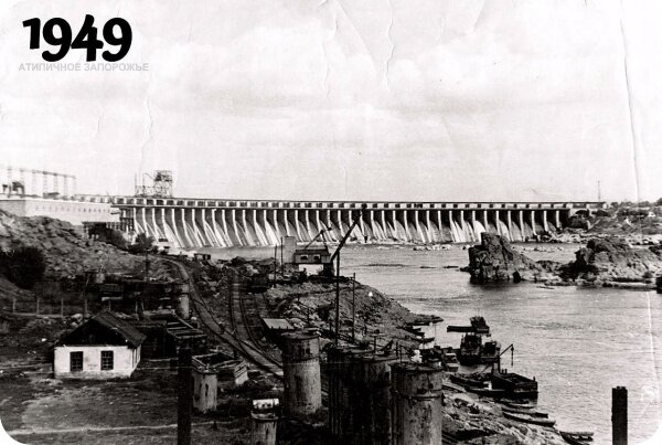 Плотина ДнепроГЭС в 1949 году