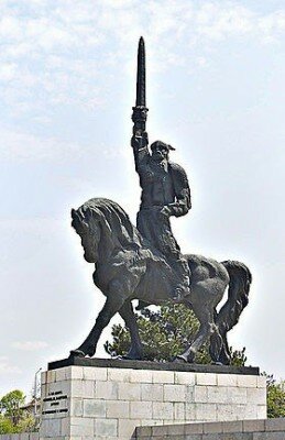 Памятник хану Аспаруху в болгарском городе Дробиче