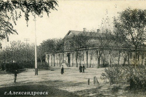 С 1806 года Александровск становится уездным городом.