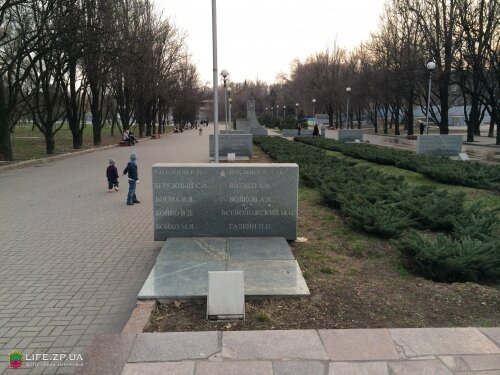 Деревья Аллеи Славы были посажены Героями Великой Отечественной войны