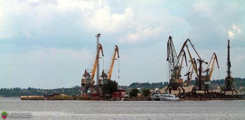 Краны в порту Ленина (2012 год)