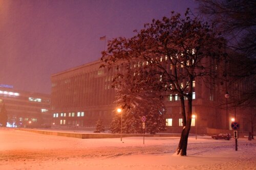 Ночной город в снегу