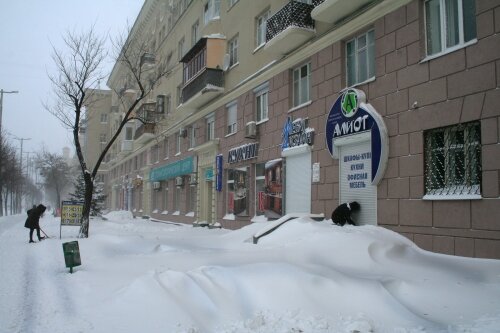 Настоящие сугробы в Запорожье, все занесло снегом
