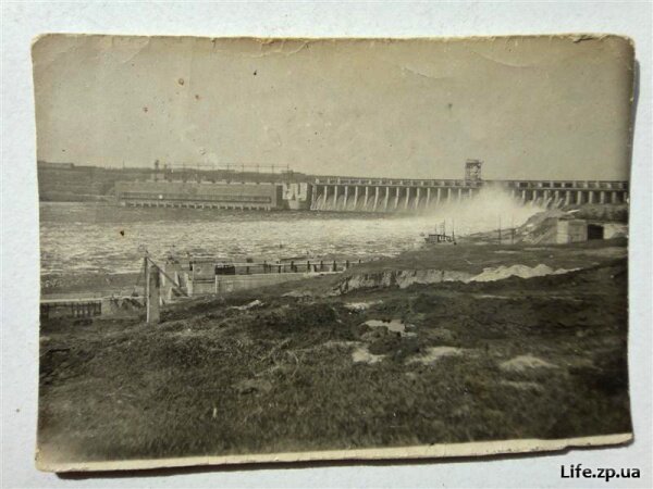 Фотография плотины ДнепроГЭС - 1 мая 1936 года