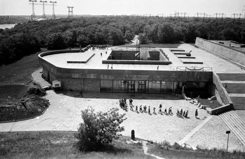 Здание музея истории г. Запорожья на острове Хортица, 27 июня 1976 год.