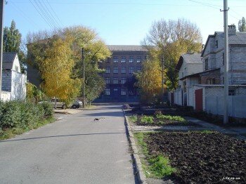 Школа №33, вид с улицы Болотникова
