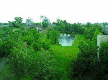 Парк возле шлюза ДнепроГЭС.