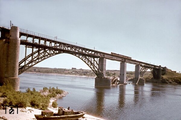 Восстановленный мост имени Стрелецкого. Был взорван через 3 месяца после восстановления, в ходе наступления советских войск. Июль1943 года.