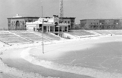 Заснеженный стадион. Февраль 1964 года.