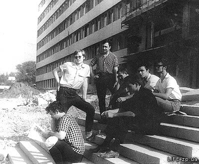 1971 год. Студенты на строительстве Запорожского мединститута.