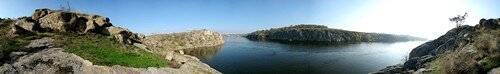 Обзорная панорама снятая со скал с видом на р. Днепр и о. Хортица.