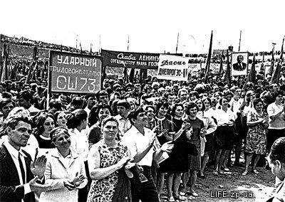 1971 год. Митинг молодежи.