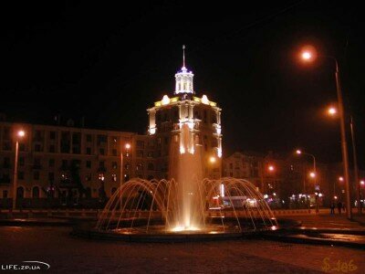 Площадь Поляка ночью