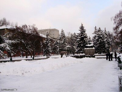 Площадь Свободы в снегу