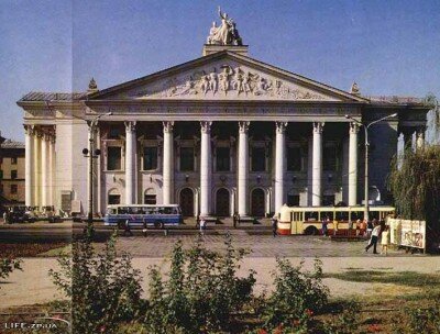 Фото центрального входа театра им. Магара, а тогда в 80-е - им.Щорса