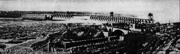 Тело плотины было взорвано советскими войсками при отступлении в 1941 году