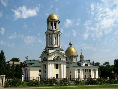 Перестроили ДК в храм так, что получился "храм сталинской эпохи"