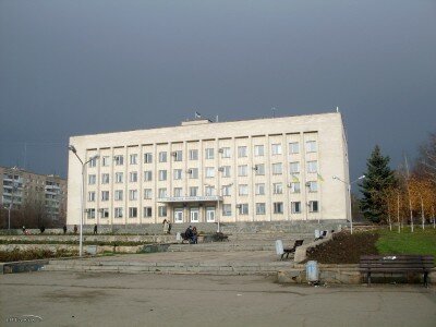 Здание администрации Коммунарского района на ул. Чумаченко