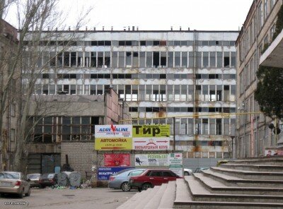 Заброшенный корпус завода Гамма, фото с улицы Лермонтова