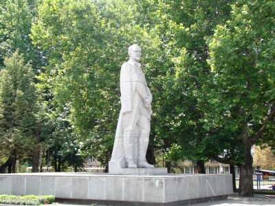 Памятник Ф. Э. Дзержинскому, лето 2009 год