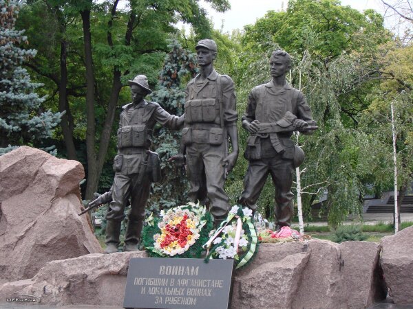 Памятник военнослужащим, погибшим в локальных войнах за рубежом