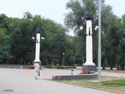 Ростральные колонны на проспекте Ленина, 2010 год