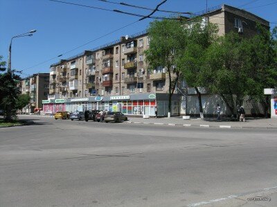 Жилой дом с торговым комплексом «Лік» и магазином «Лотос» на первом этаже площади Профсоюзов