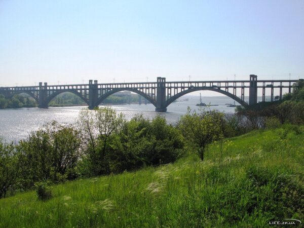 Мост Преображенского. Фото сделано с острова Хортица.