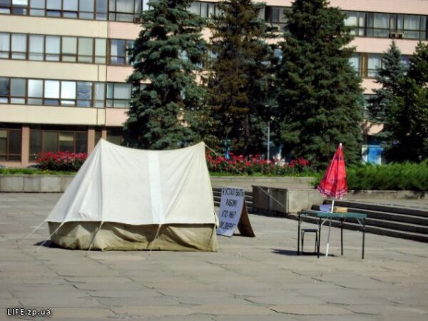 Палатка на площади Фестивальной