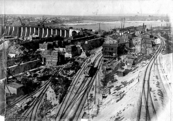 Строительство плотины ДнепроГЭС в 1929 году