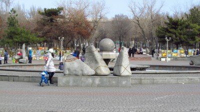 Фонтан на площади «Маяковского», март 2012 года