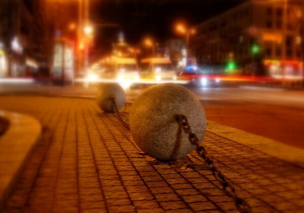 Гранитные шары на проспекте Ленина